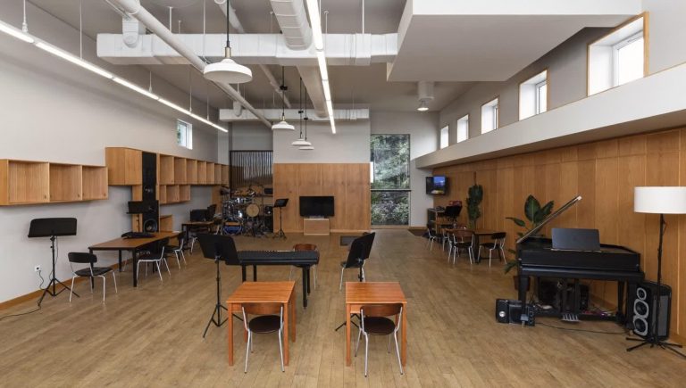 Правильное дыхание при пении: где опора и как её тренировать